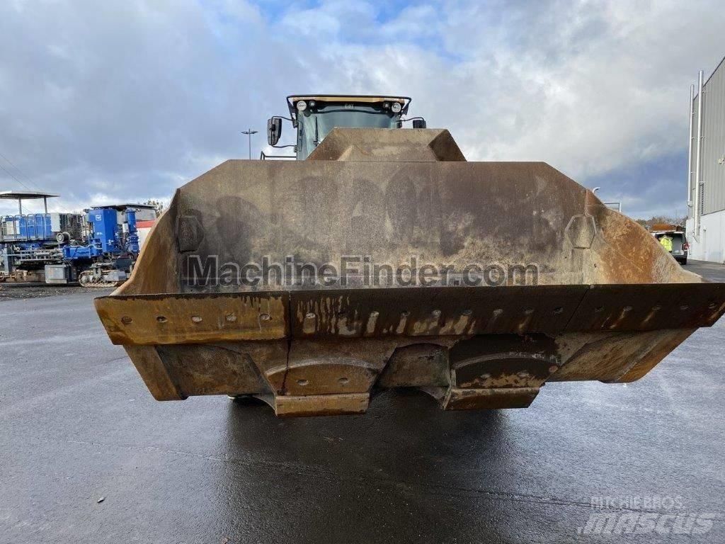 CAT 966 M XE Gumikerekes homlokrakodók