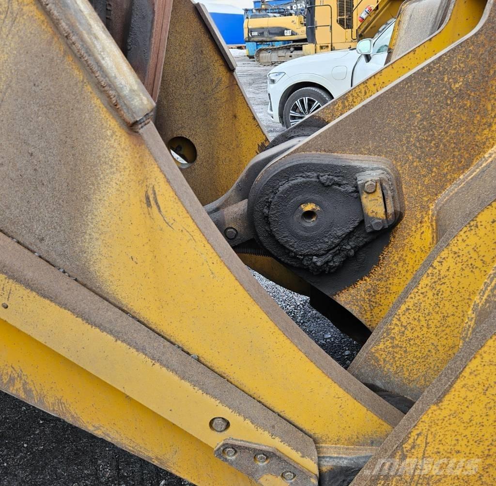 CAT 988 K Gumikerekes homlokrakodók