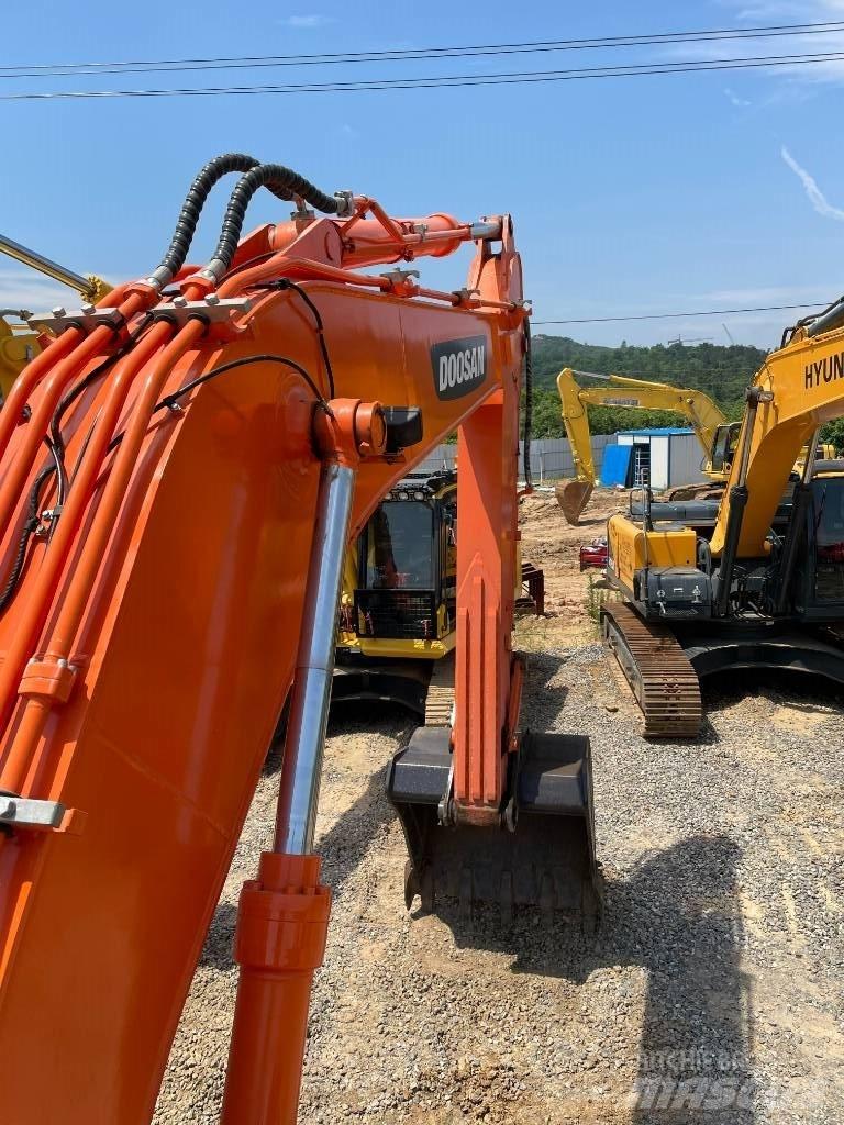 Doosan DX 260 Lánctalpas kotrók