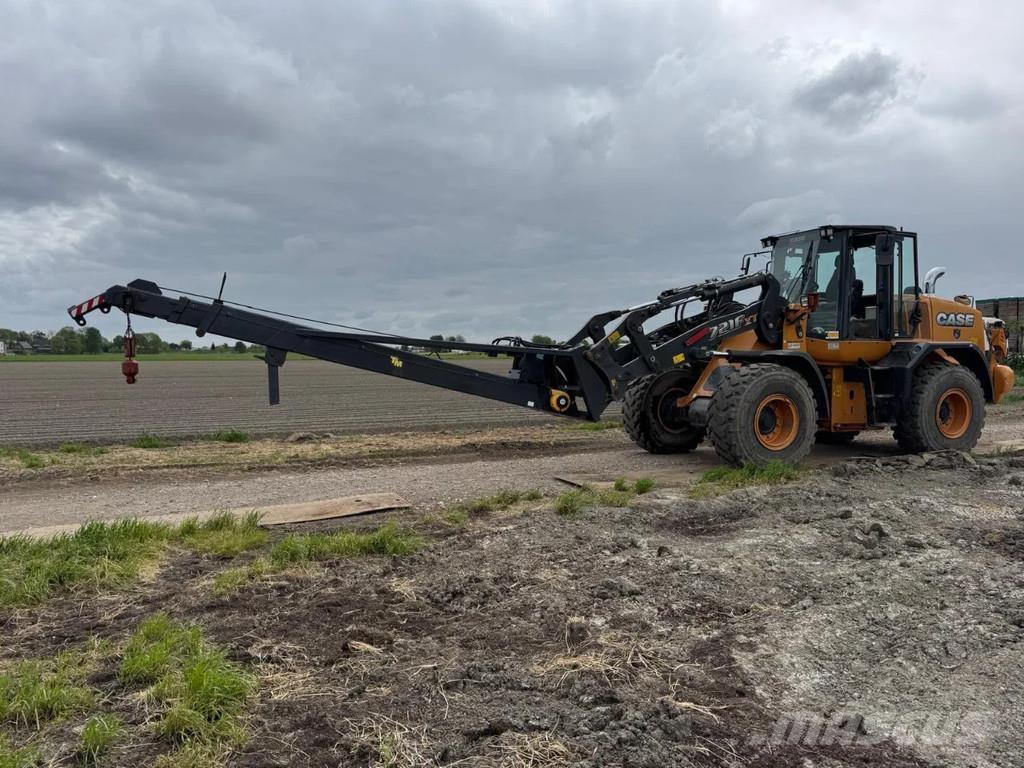 CASE 721F Gumikerekes homlokrakodók