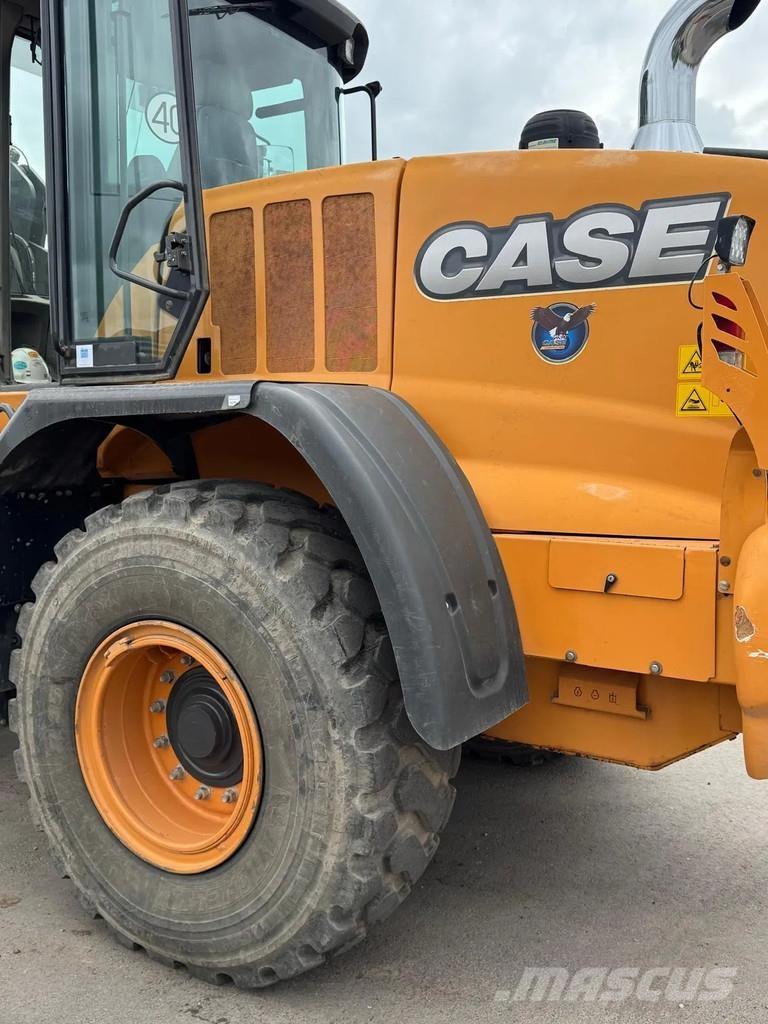 CASE 721F Gumikerekes homlokrakodók