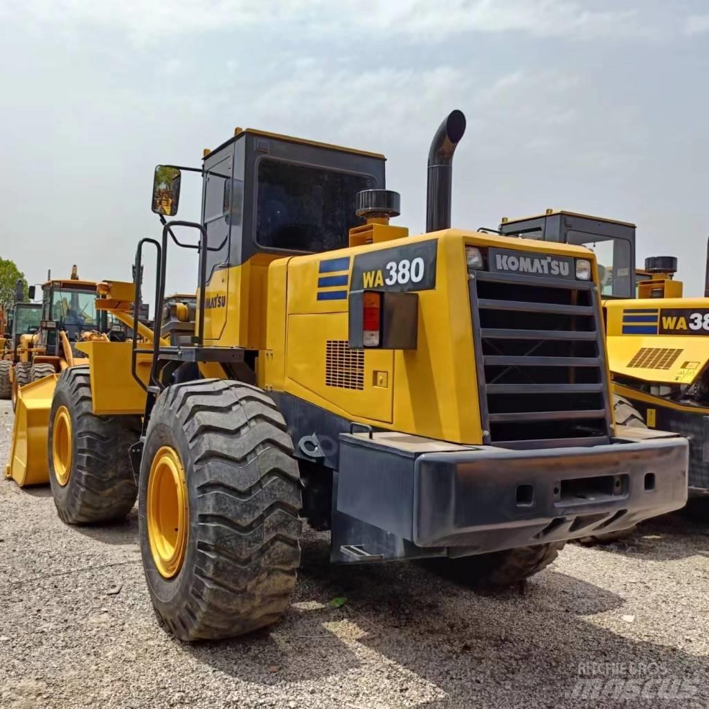 Komatsu WA 380 Gumikerekes homlokrakodók