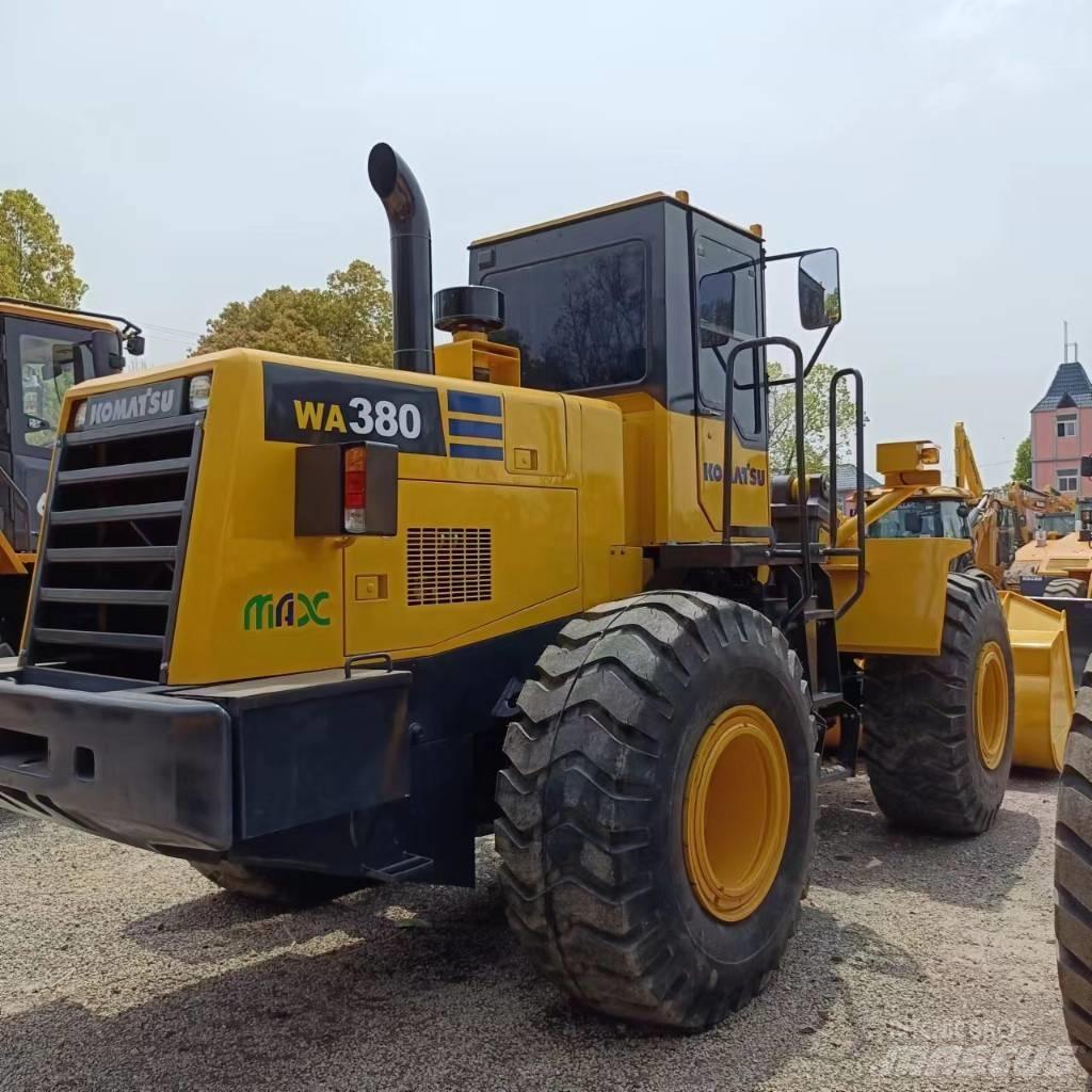 Komatsu WA 380 Gumikerekes homlokrakodók