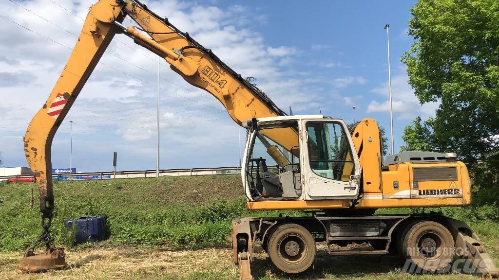 Liebherr A 904 C Gumikerekes kotrók