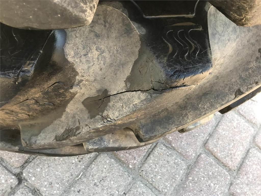 BKT 650/85R42 Gumiabroncsok, kerekek és felnik