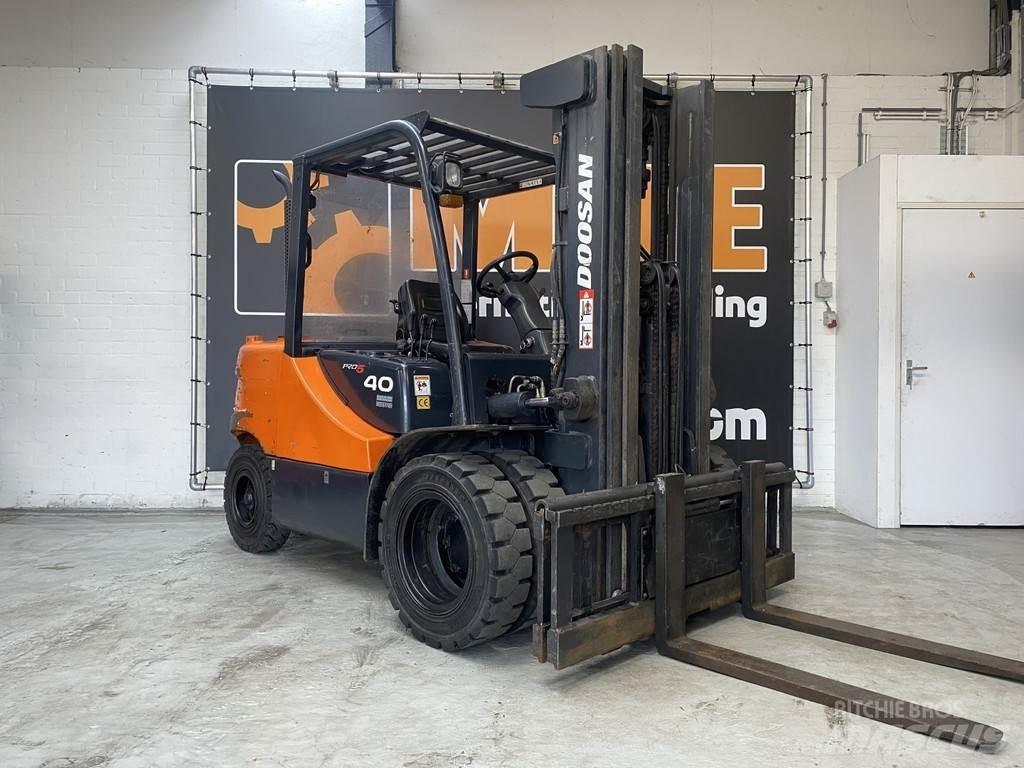 Doosan D40SC-5 Dízel targoncák