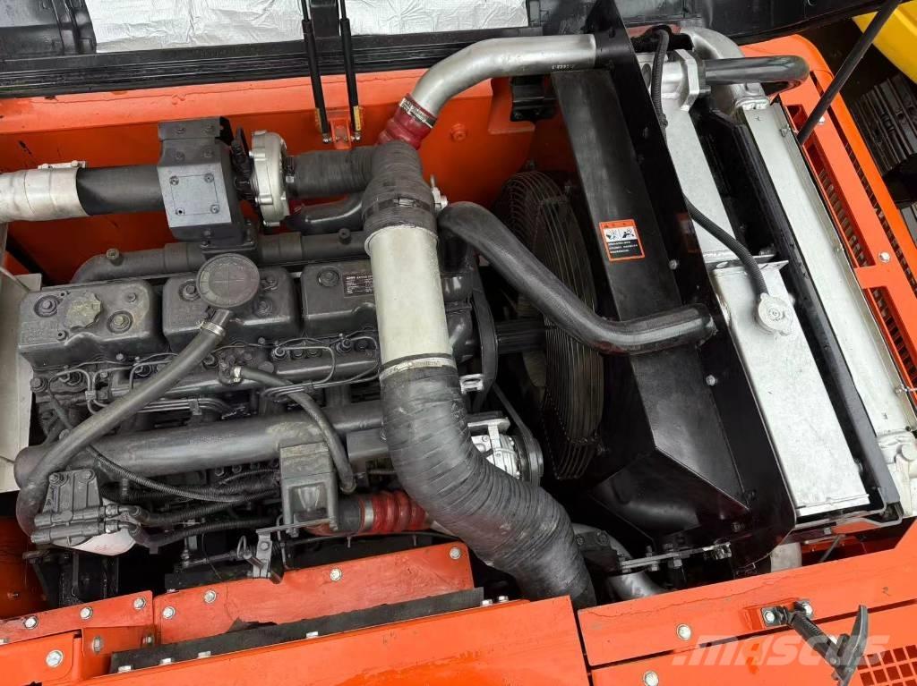 Doosan DX 225 Lánctalpas kotrók