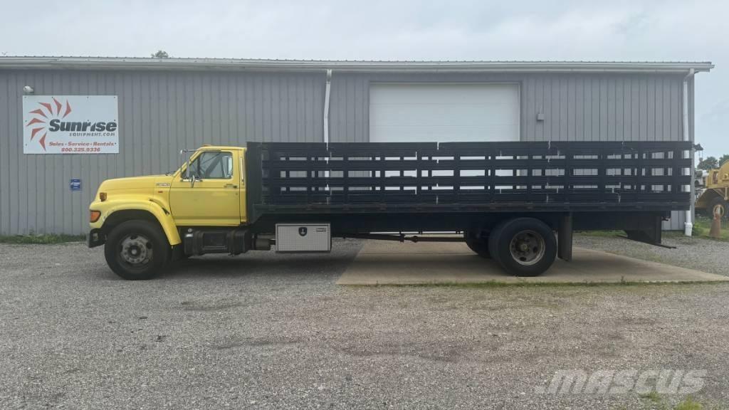Ford F 700 Platós / Ponyvás teherautók