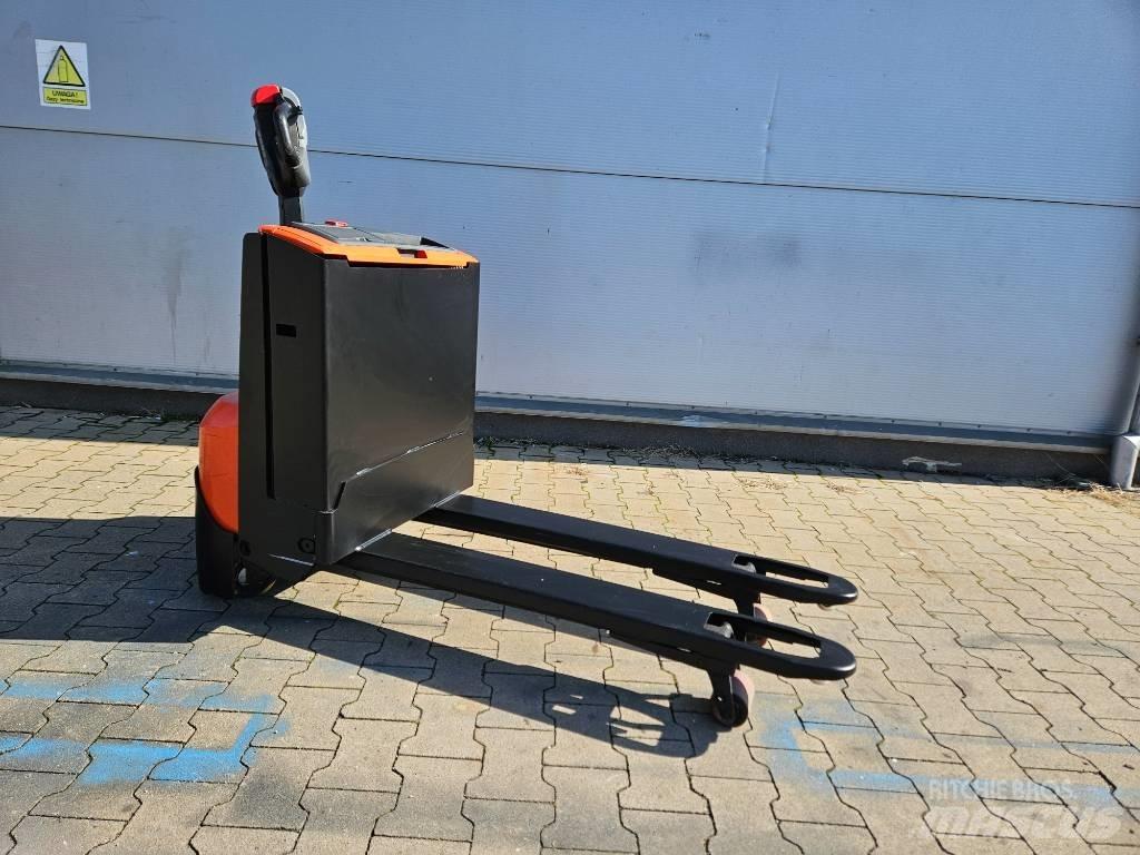 BT LWE 140 Alacsony emelőkocsi