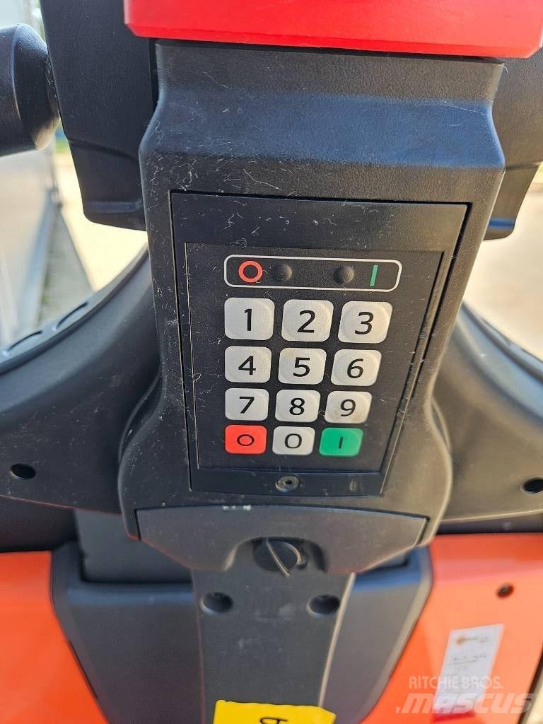 BT LWE 140 Alacsony emelőkocsi