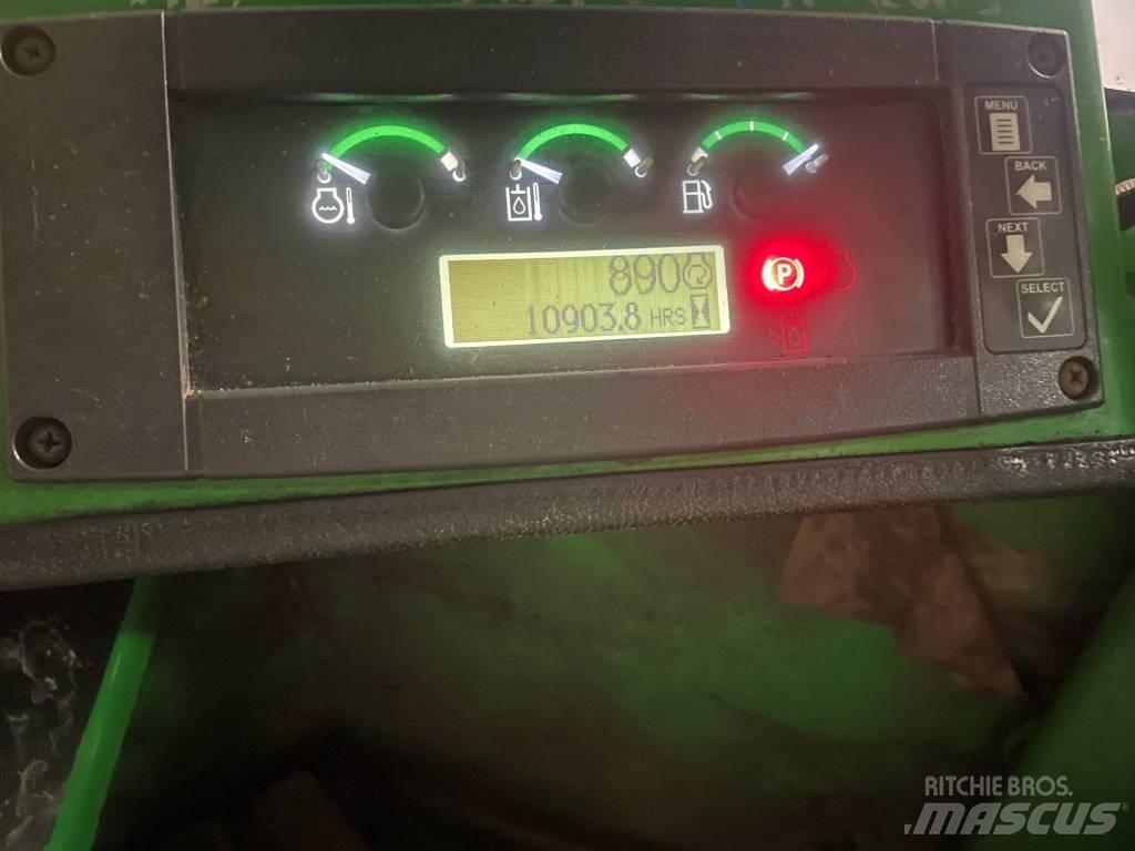 John Deere 643 K Döntő-rakásolók