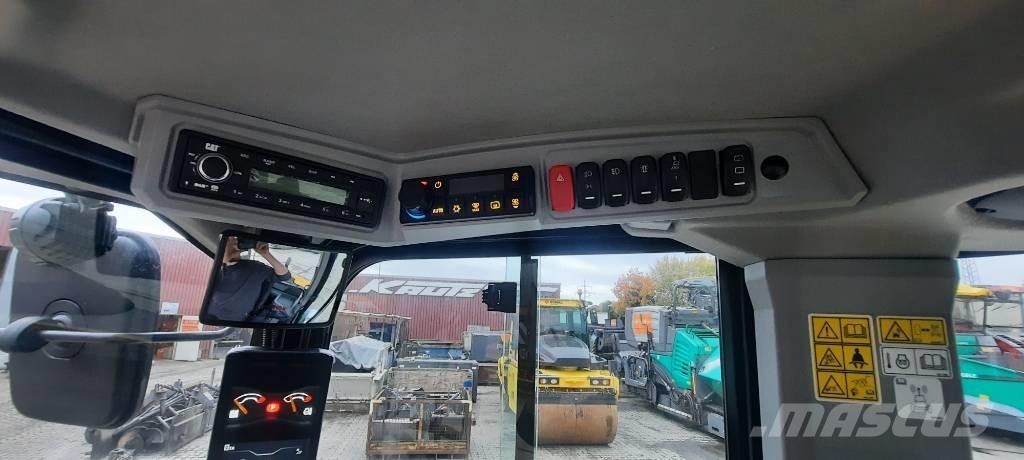 CAT 906 Gumikerekes homlokrakodók