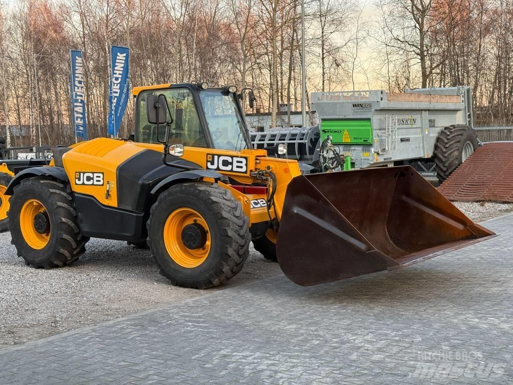 JCB 526-56 Agri Teleszkópos gumikerekes rakodók