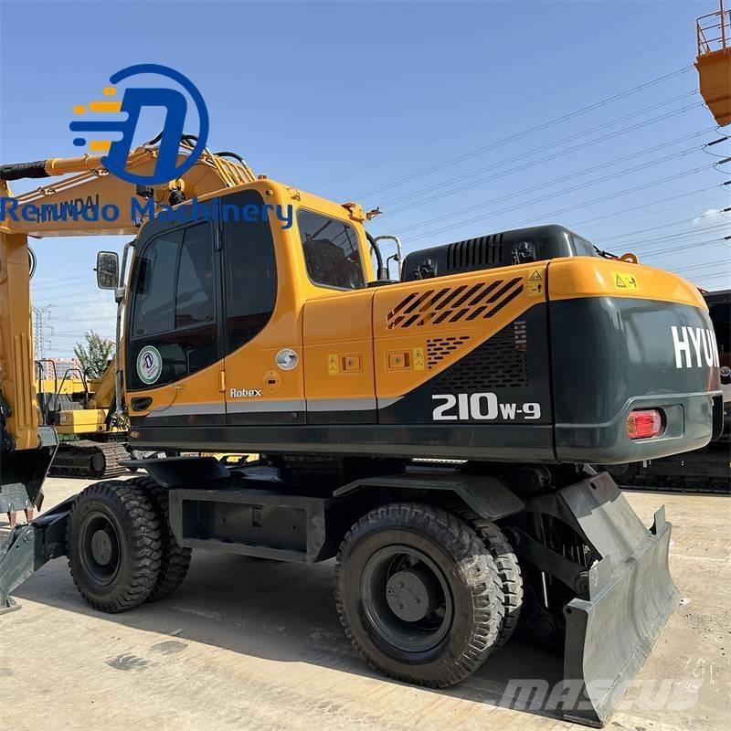 Hyundai 210W-9 Gumikerekes kotrók