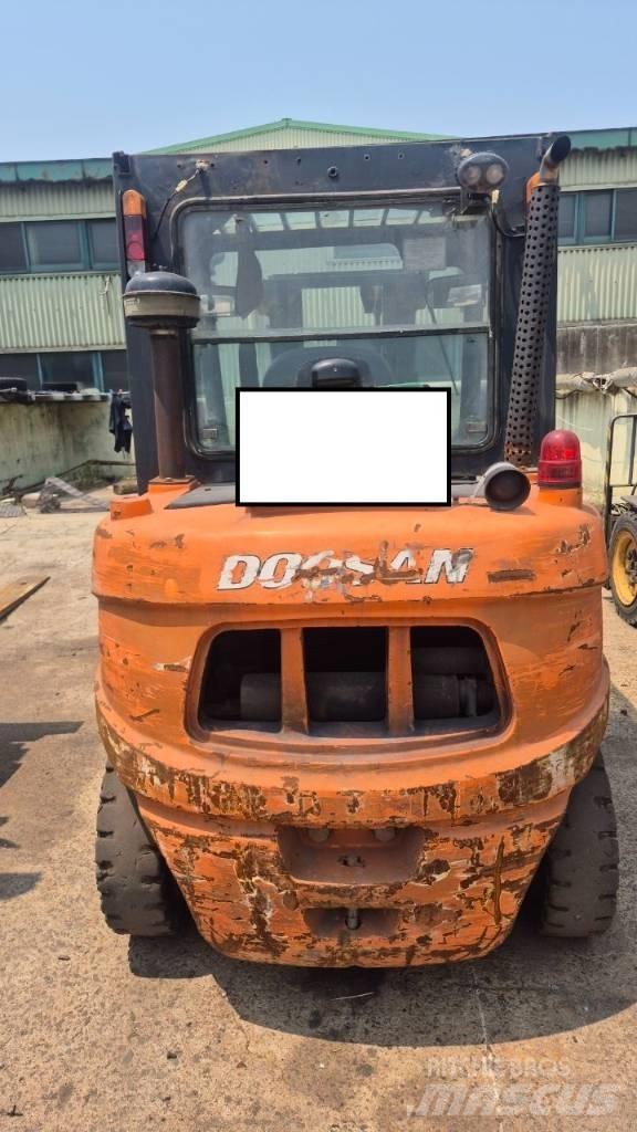 Doosan D 35 C-5 Elektromos targoncák