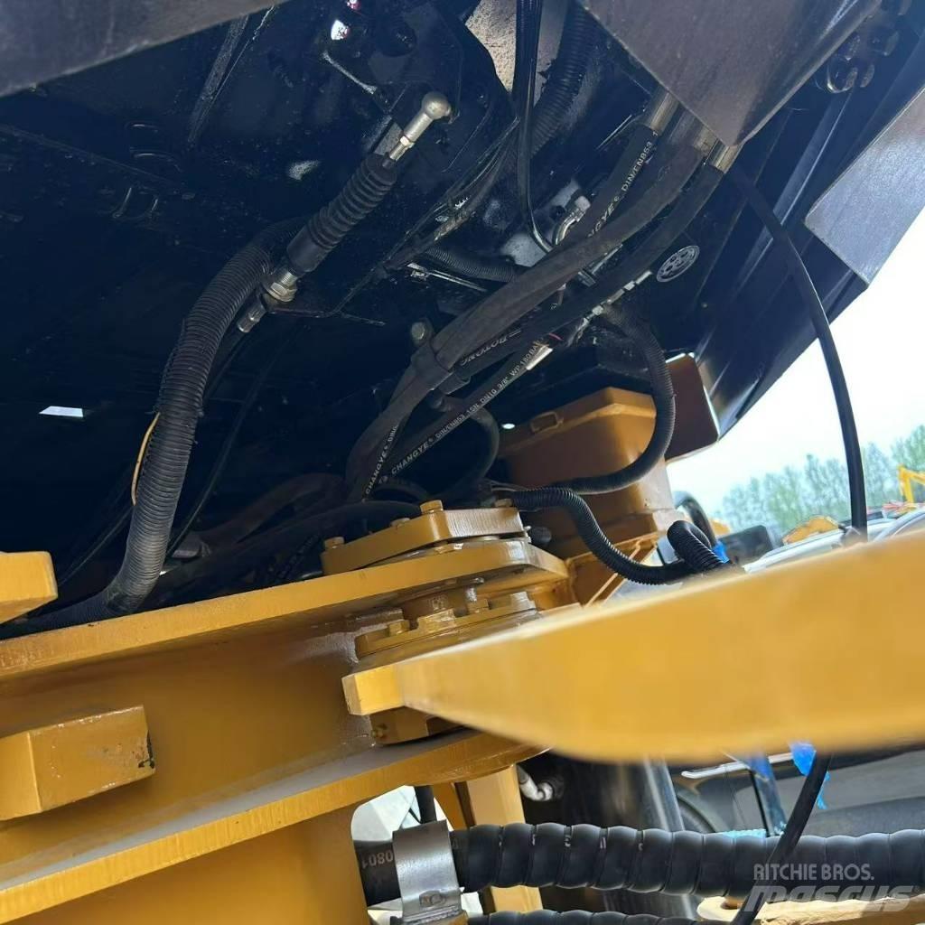 CAT 966 H Gumikerekes homlokrakodók