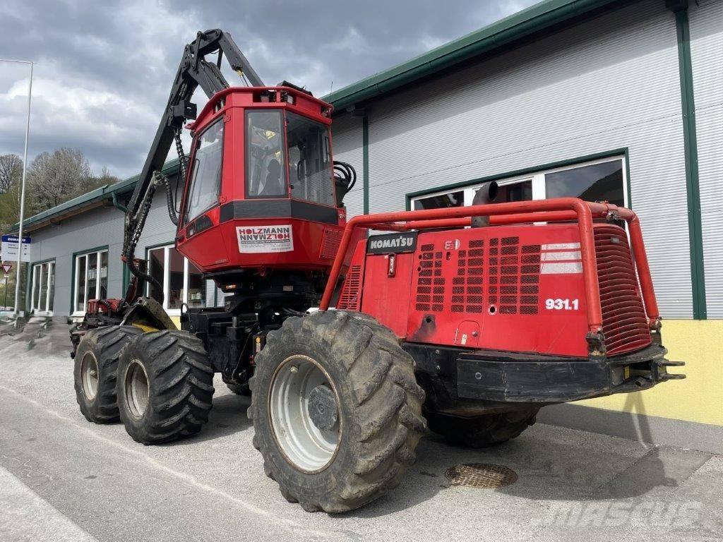 Komatsu 931.1 Betakarítók