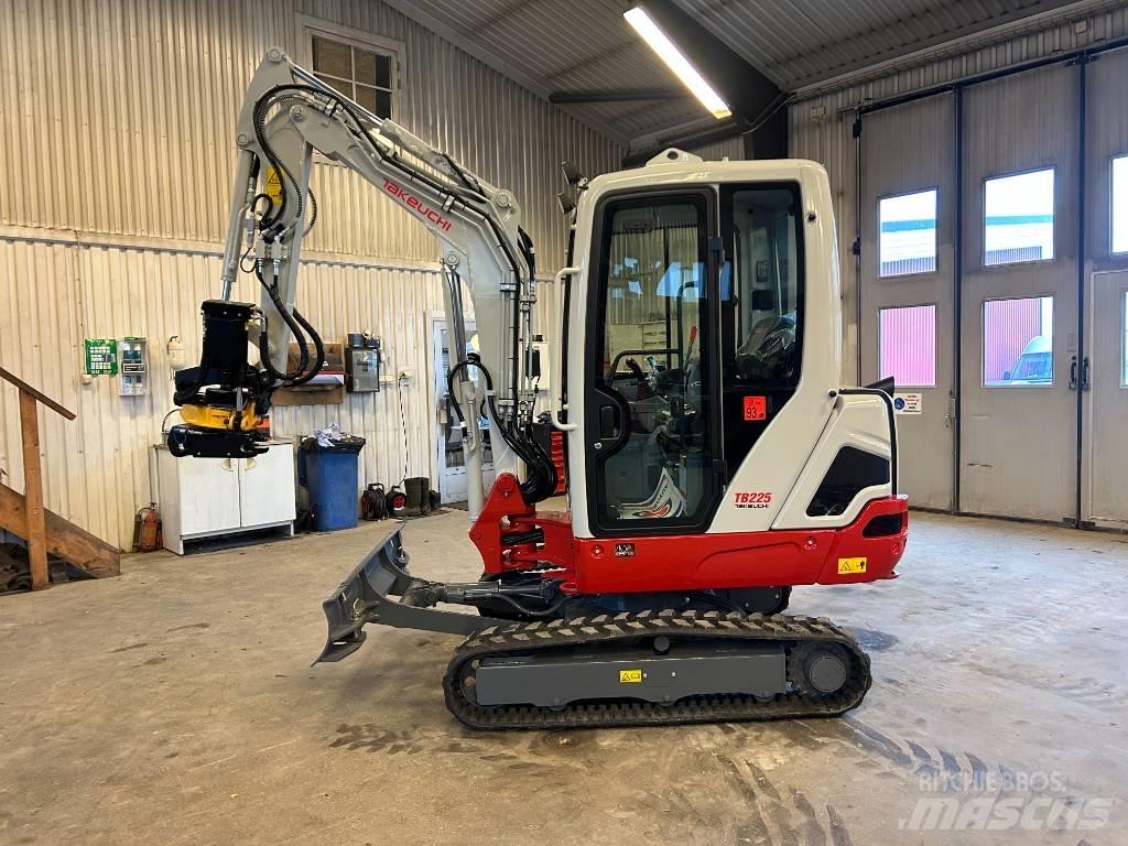 Takeuchi TB225 Mini kotrók < 7t