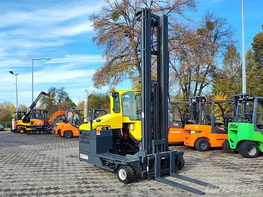 Combilift C4000 Tolóoszlopos négyutas targonca