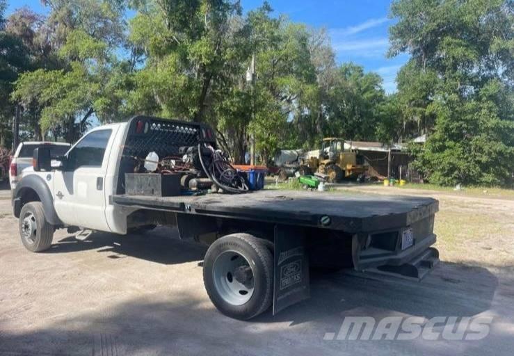 Ford F 550 Platós / Ponyvás teherautók
