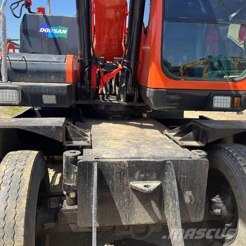 Doosan DX150W Gumikerekes kotrók