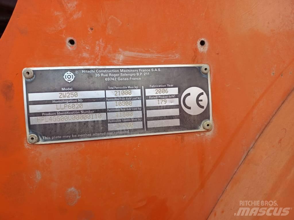 Hitachi ZW 250 Gumikerekes homlokrakodók