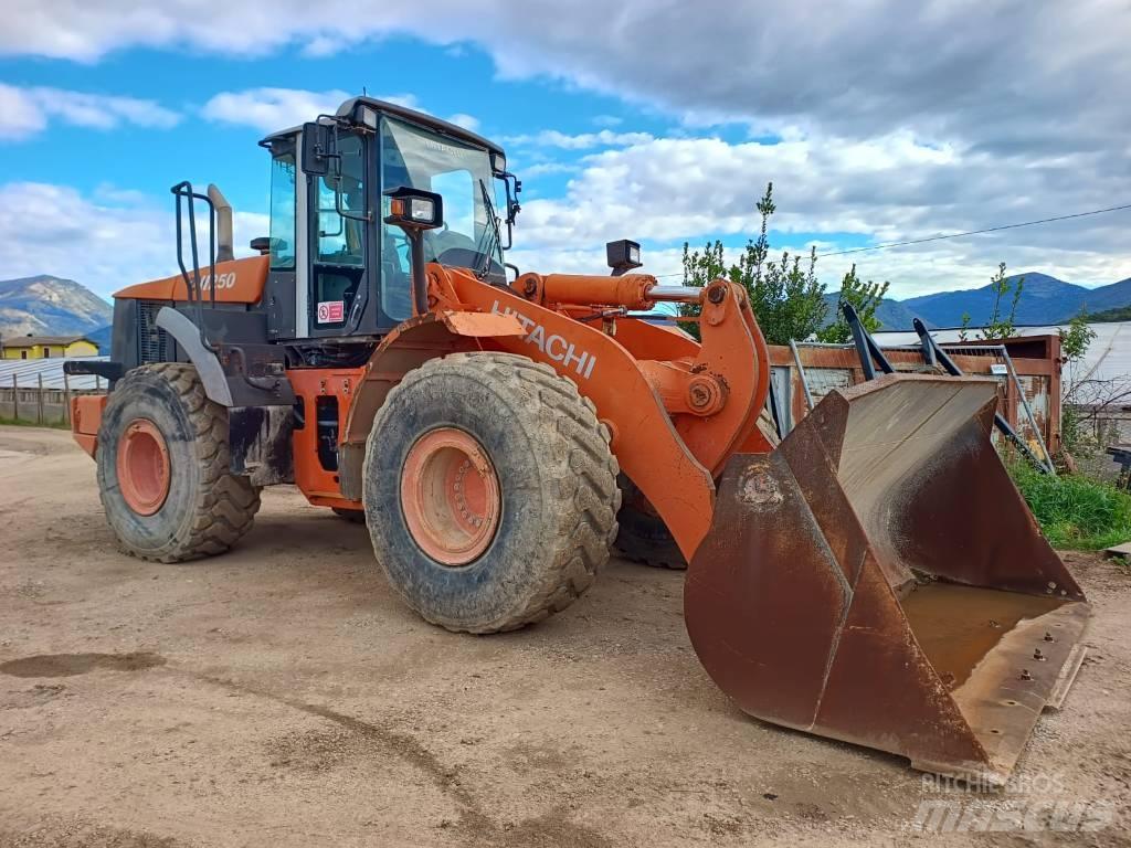 Hitachi ZW 250 Gumikerekes homlokrakodók