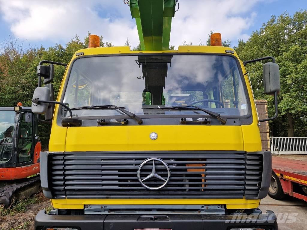 Mercedes-Benz 1824 Teherautóra szerelt emelők és állványok