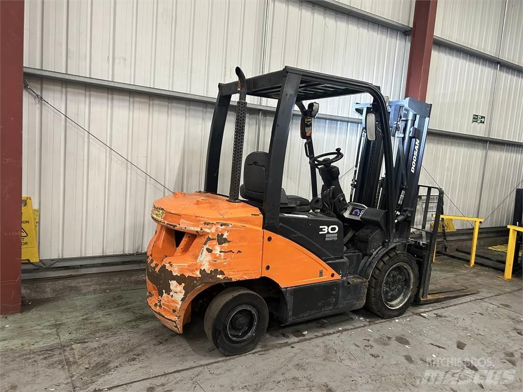 Doosan D30S-5 Dízel targoncák