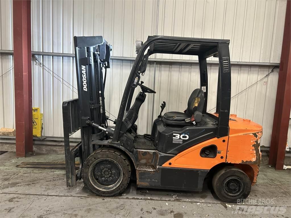 Doosan D30S-5 Dízel targoncák