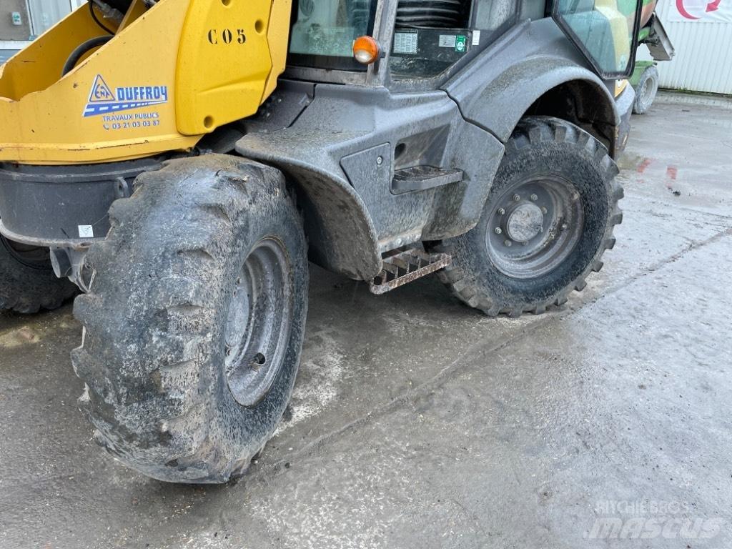 Mecalac AS900 Gumikerekes homlokrakodók