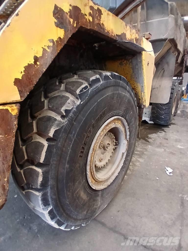 Komatsu HM 300-2 Csuklósdömperek