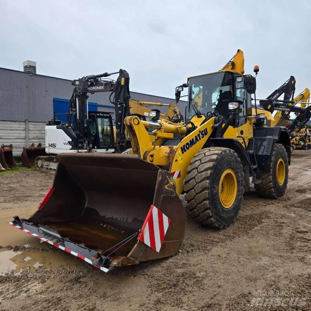 Komatsu WA 320-8 Gumikerekes homlokrakodók