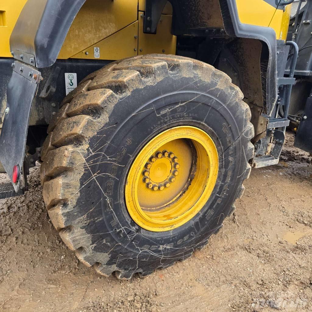 Komatsu WA 320-8 Gumikerekes homlokrakodók