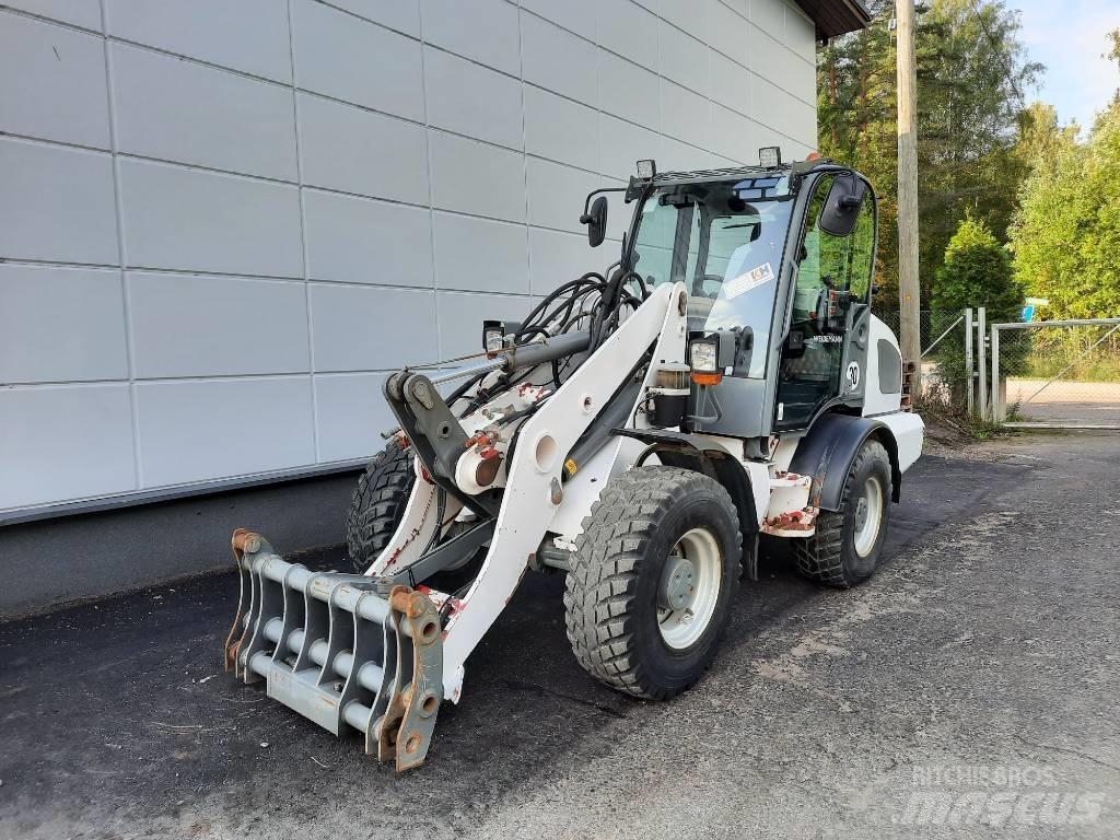 Weidemann 4080 Gumikerekes homlokrakodók