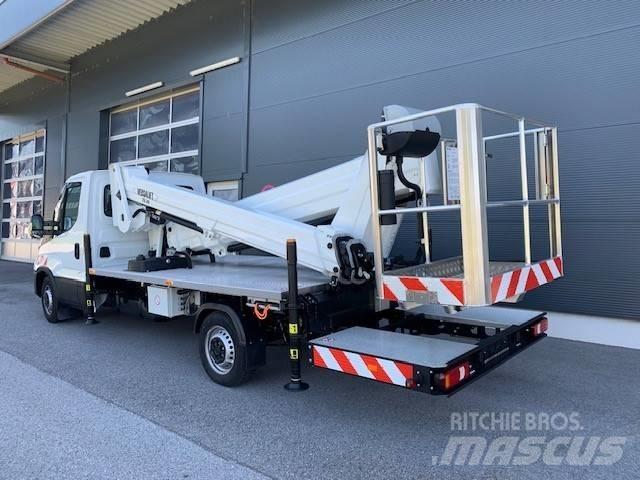 VERSALIFT VTX-240.3 Teherautóra szerelt emelők és állványok