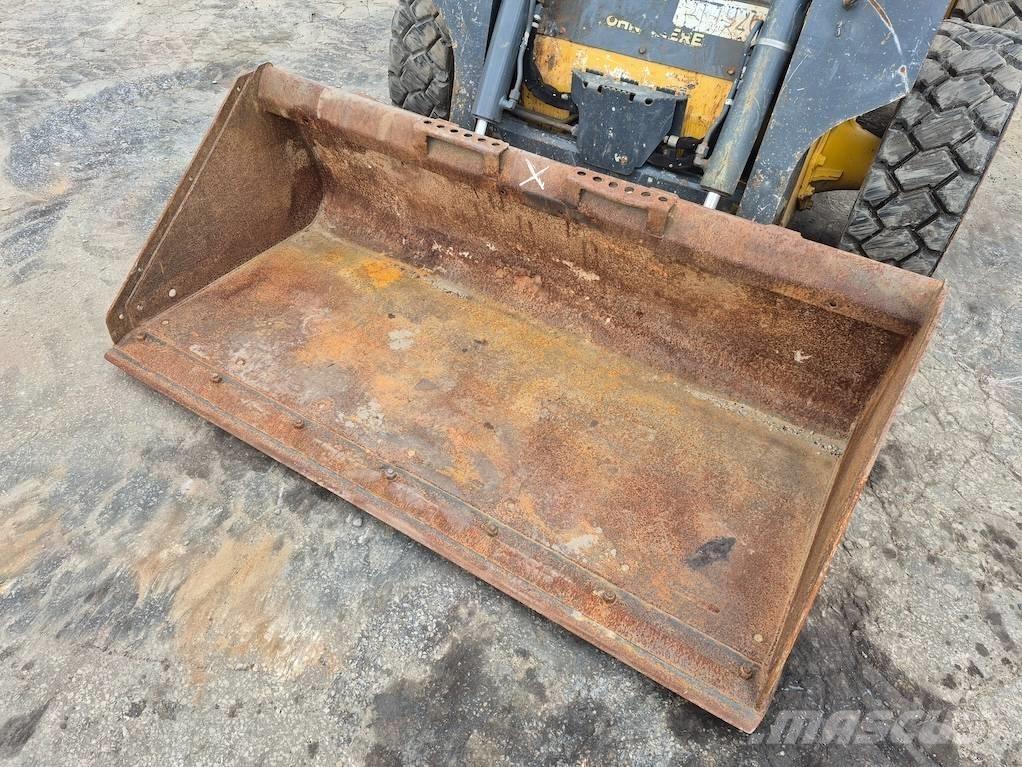 John Deere 312 Kompaktrakodók