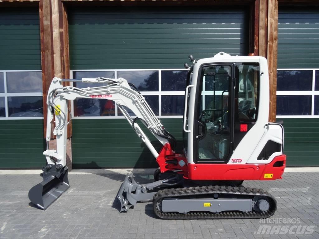 Takeuchi TB 225 Mini kotrók < 7t