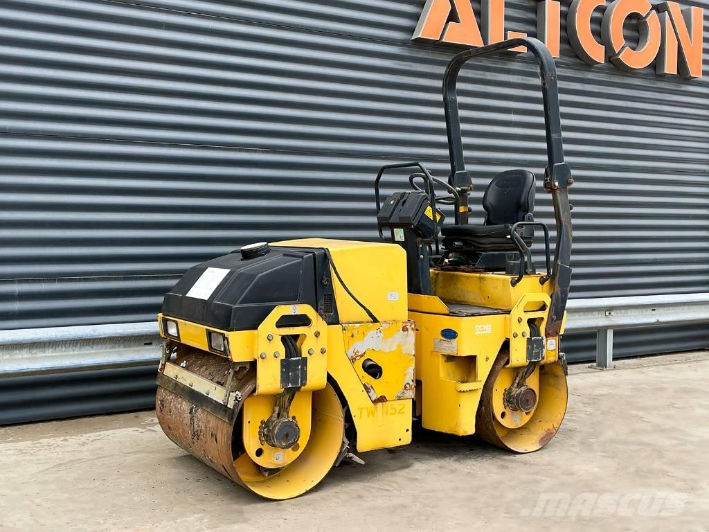 Dynapac CC102 Ikerdobos hengerek