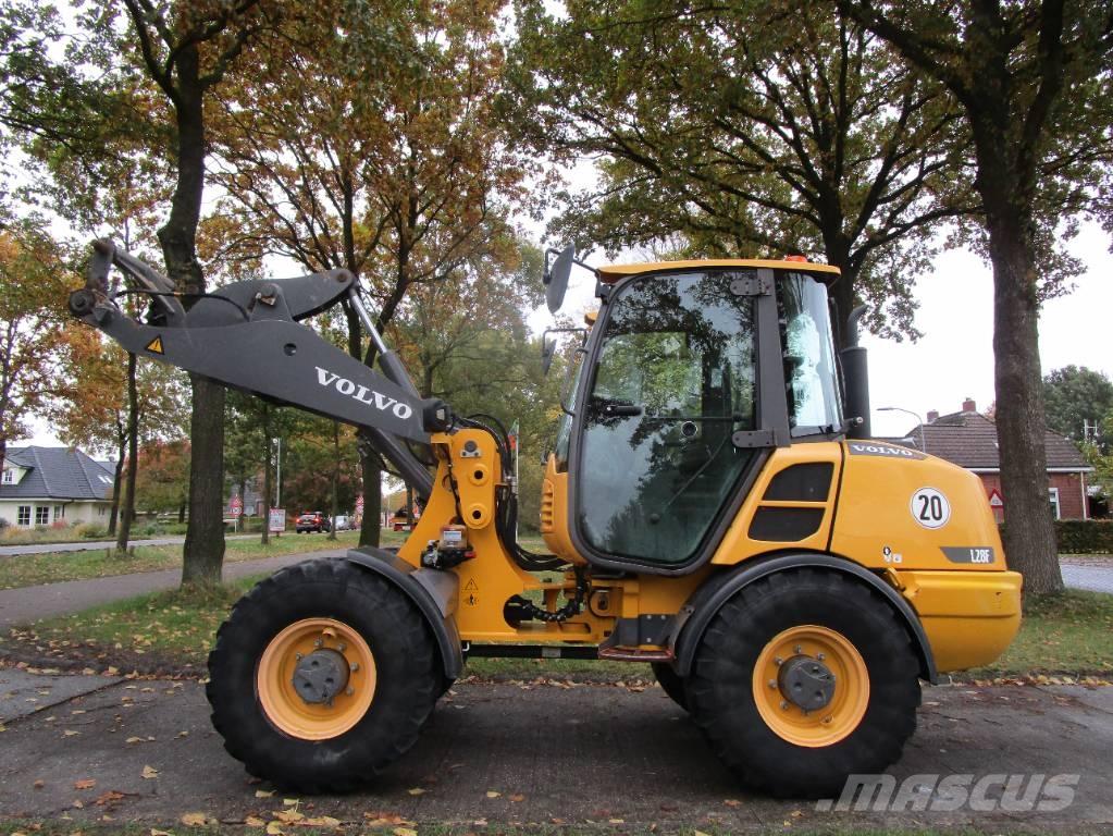 Volvo L 28 F Gumikerekes homlokrakodók
