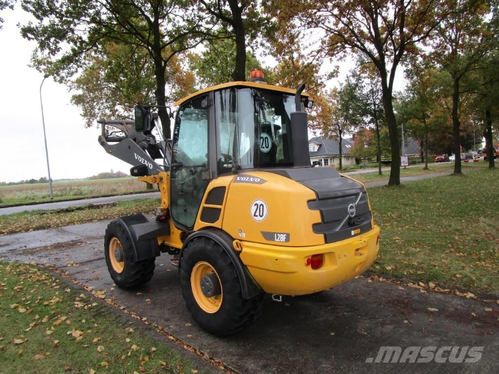 Volvo L 28 F Gumikerekes homlokrakodók
