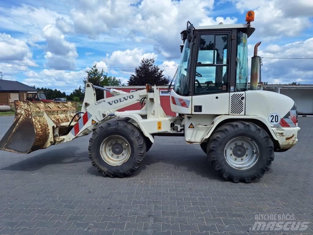 Volvo L 30 B Gumikerekes homlokrakodók