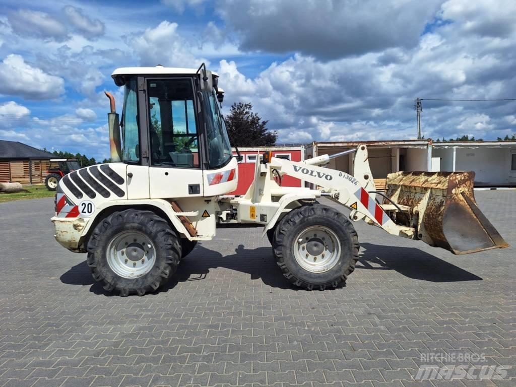 Volvo L 30 B Gumikerekes homlokrakodók