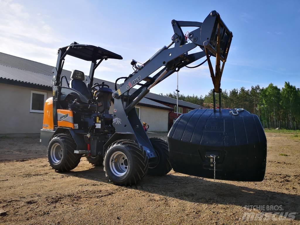 GiANT 1500 Univerzális rakodók
