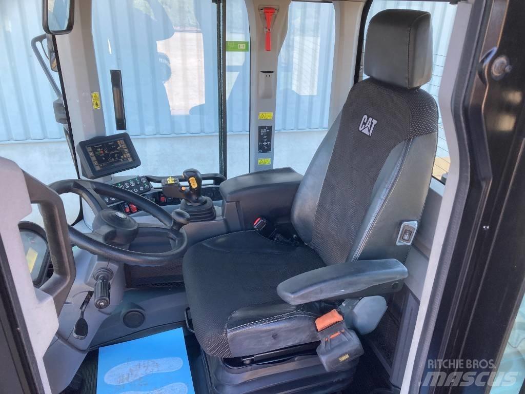 CAT 938M Gumikerekes homlokrakodók