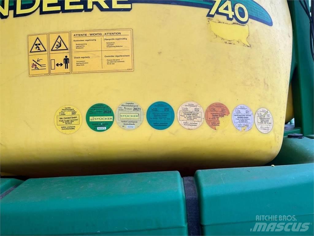 John Deere 740 Vontatott trágyaszórók