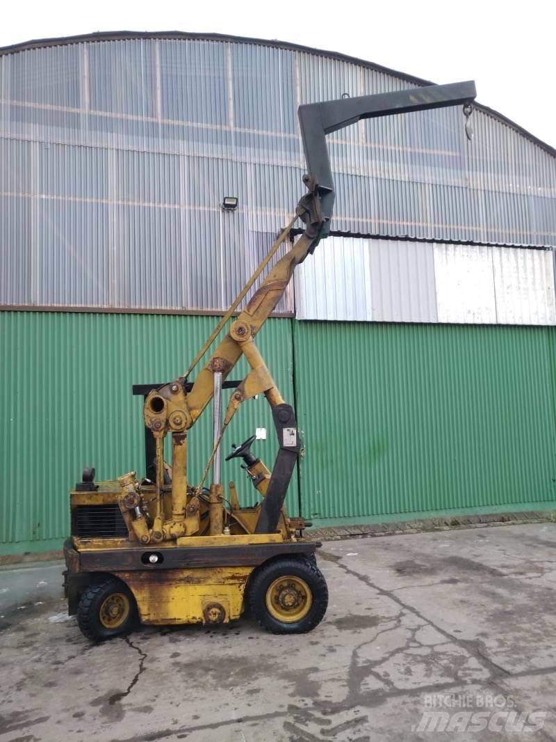 Takraf mit Kranarm Egyéb mezőgazdasági gépek