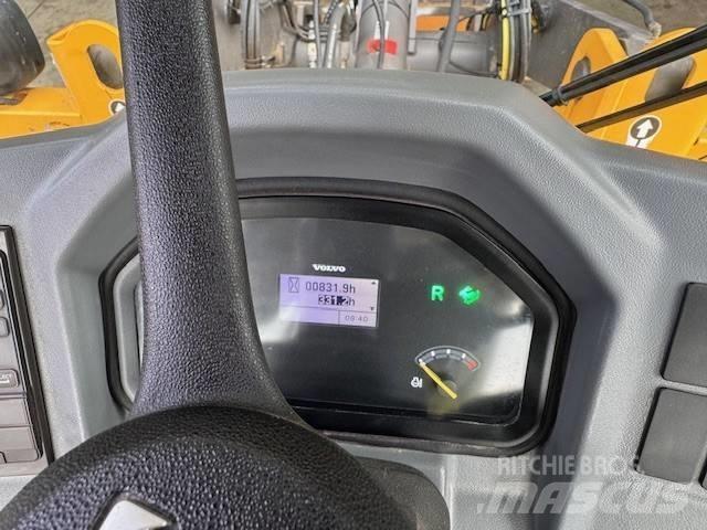 Volvo L 30 G Gumikerekes homlokrakodók