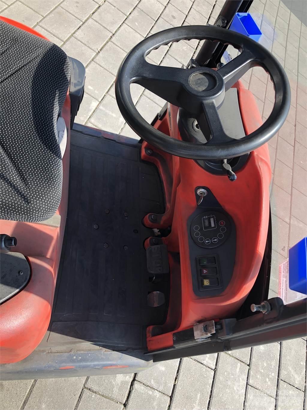 Linde P60Z Vontatótargonca