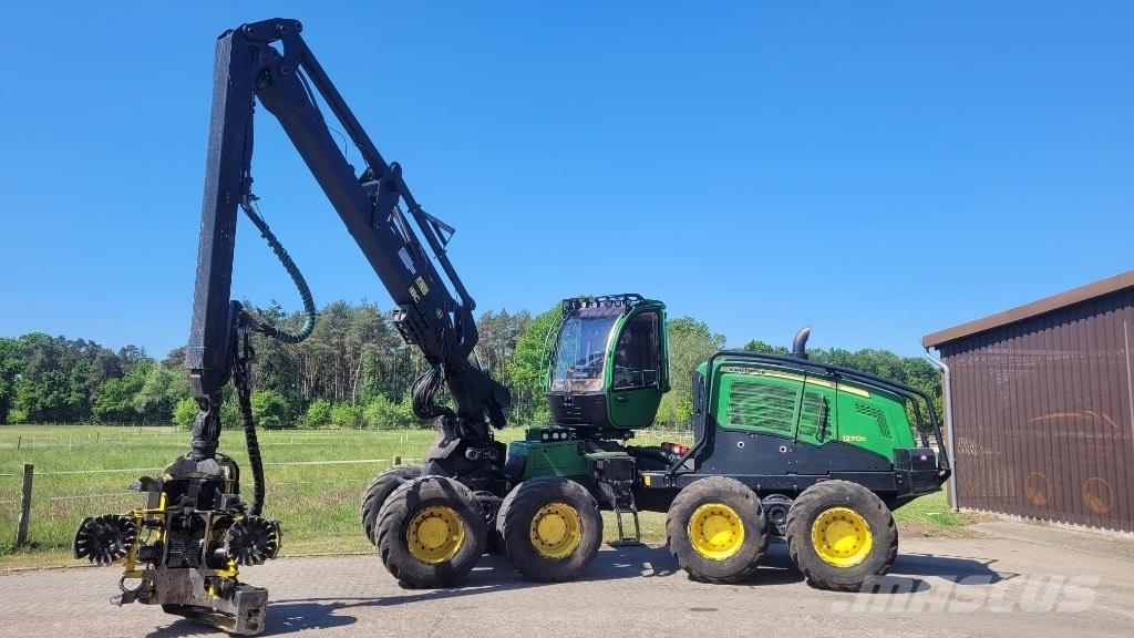 John Deere 1270 G Betakarítók